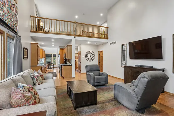 20467 Falling Water CIR, Frankfort, IL 60423