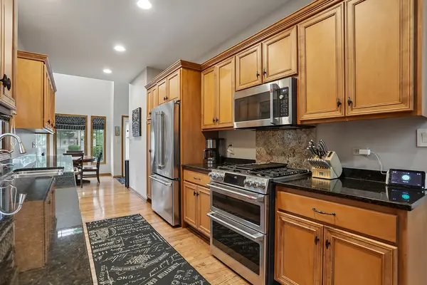 20467 Falling Water CIR, Frankfort, IL 60423