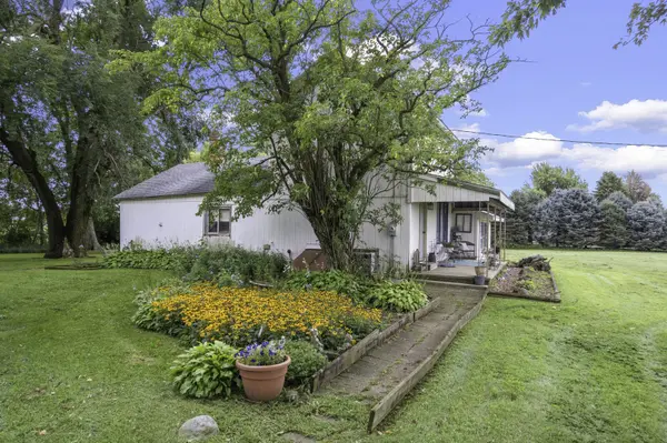 866 Paw Paw RD, Paw Paw, IL 61353