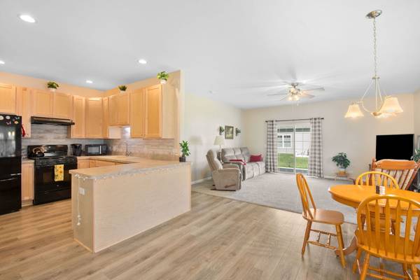912 Baltimore ST, Mchenry, IL 60050