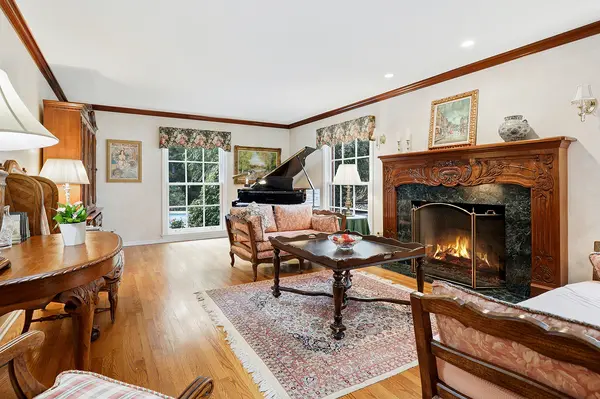 59 Sheffield LN, Oak Brook, IL 60523