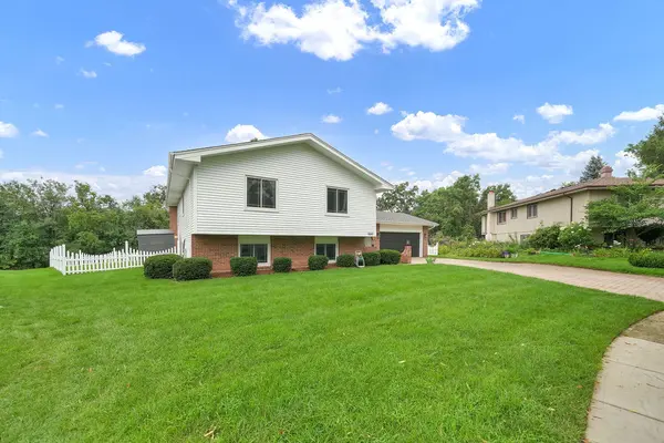 1441 Holland PL, Downers Grove, IL 60515