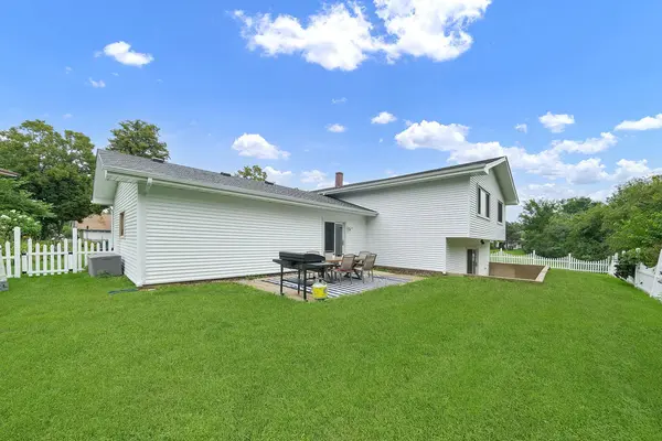 1441 Holland PL, Downers Grove, IL 60515