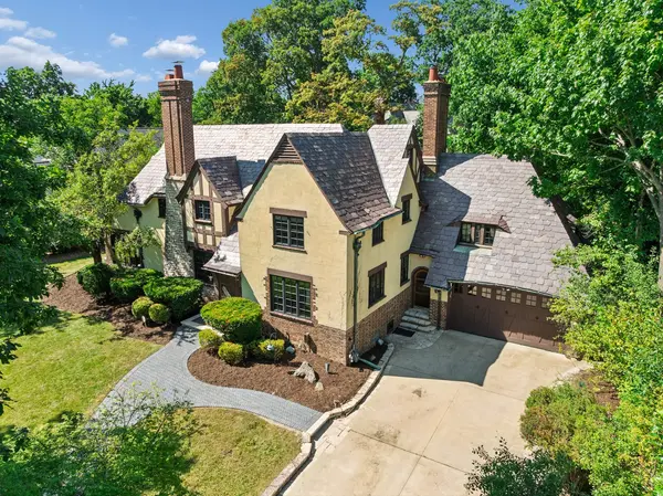 465 Dundee RD, Glencoe, IL 60022