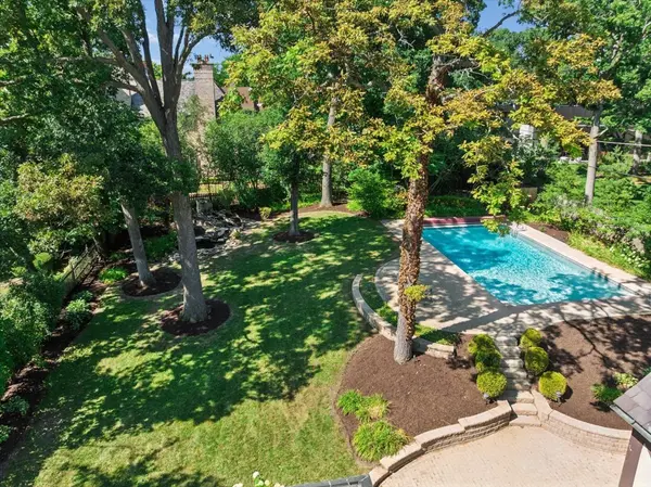 465 Dundee RD, Glencoe, IL 60022