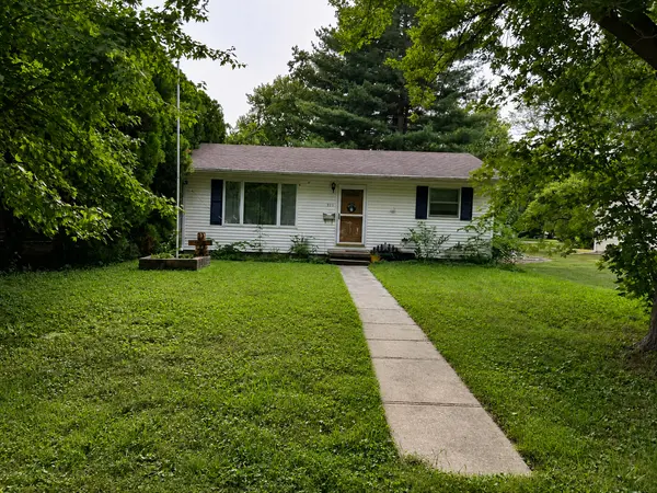 321 N Shelby ST, Moweaqua, IL 62550
