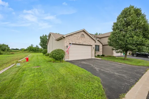 1350 Ridge DR, Sycamore, IL 60178