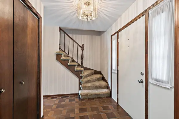 1105 Beach Comber DR, Schaumburg, IL 60193