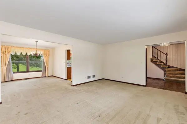 1105 Beach Comber DR, Schaumburg, IL 60193