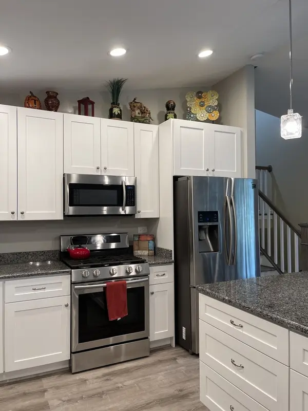 1695 Berkshire ST, Glendale Heights, IL 60139