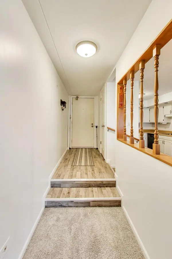 18559 Escanaba AVE #101, Lansing, IL 60438