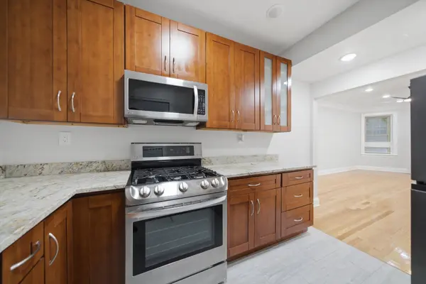 1354 W Greenleaf AVE #1B, Chicago, IL 60626