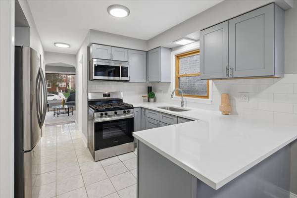 5624 N Mango AVE, Chicago, IL 60646