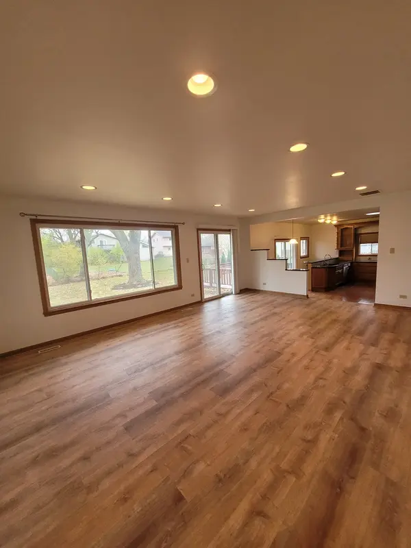 364 N Everett DR, Palatine, IL 60074