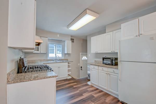 3110 W JARVIS AVE, Chicago, IL 60645