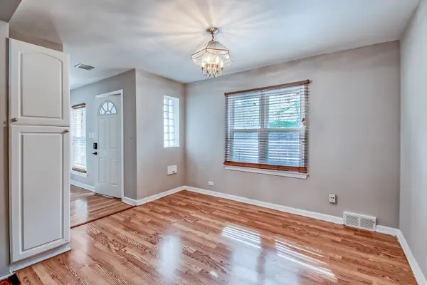 3110 W JARVIS AVE, Chicago, IL 60645