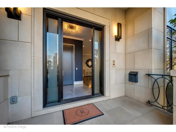 2107 W Bradley PL, Chicago, IL 60618