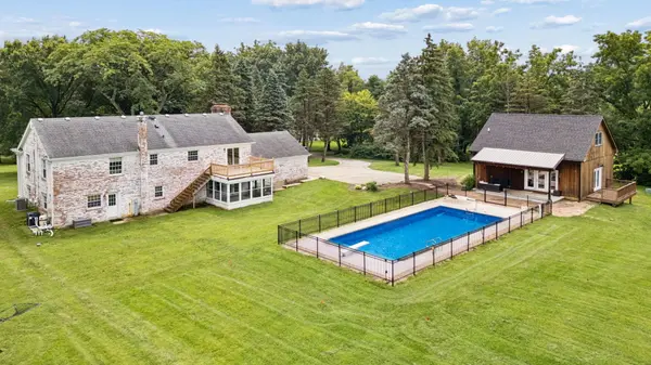 1N480 Indian Knoll RD, West Chicago, IL 60185