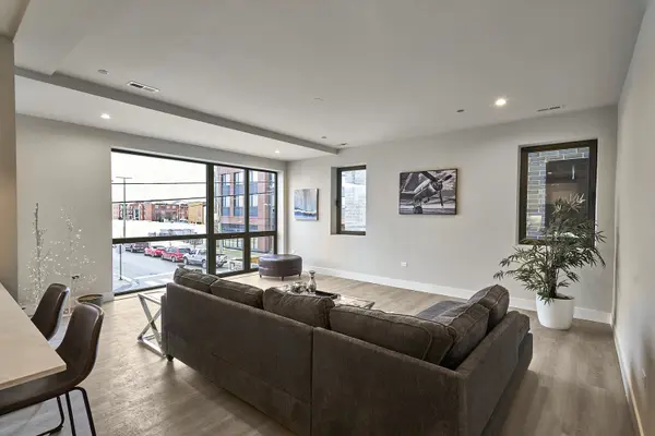 503 E Pershing AVE #405, Chicago, IL 60653
