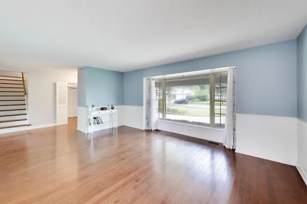 759 E Mill Valley RD, Palatine, IL 60074