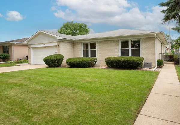 1716 W Magnolia LN, Mount Prospect, IL 60056