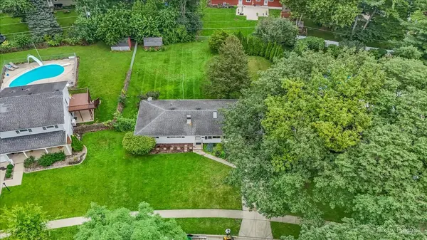 933 Carol AVE, Elgin, IL 60123