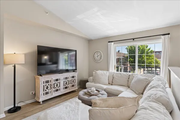1116 Kensington DR #21-A1, Northbrook, IL 60062