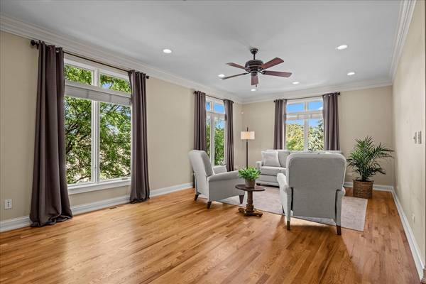 301 Brownstone DR, St. Charles, IL 60174