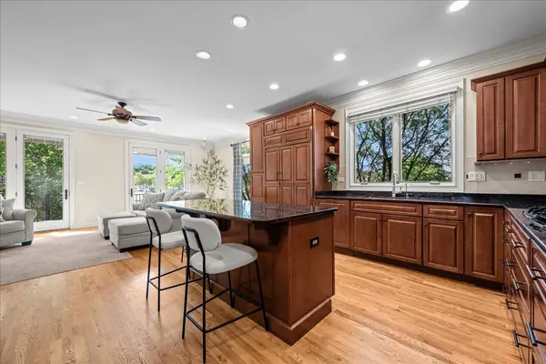301 Brownstone DR, St. Charles, IL 60174
