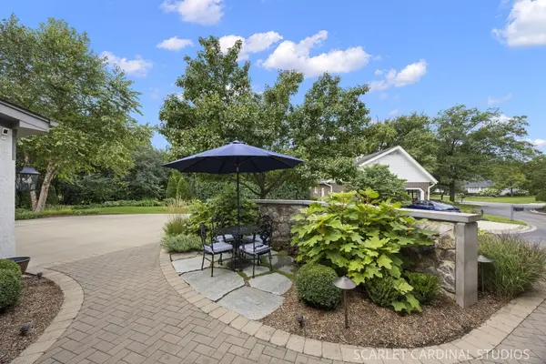 2S037 Country Club LN, Wheaton, IL 60189