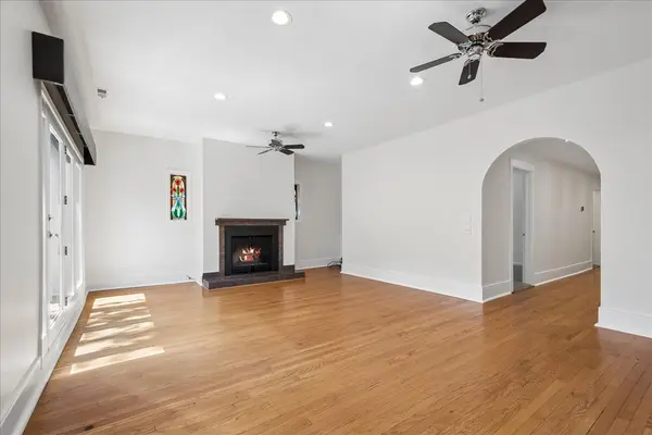 940 W Carmen AVE #3W, Chicago, IL 60640