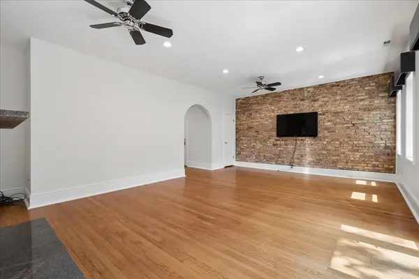 940 W Carmen AVE #3W, Chicago, IL 60640