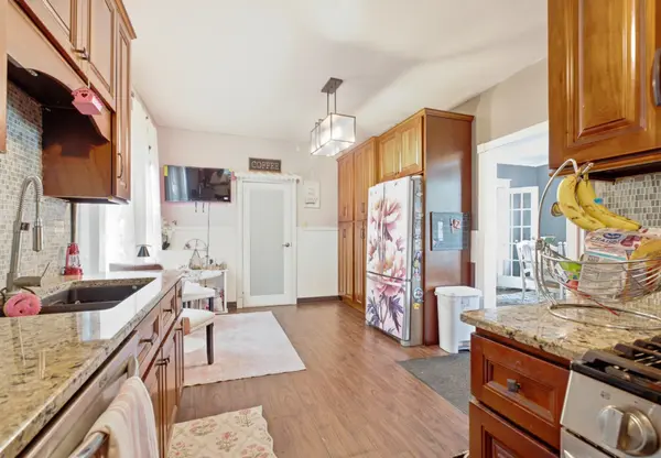 818 HICKORY ST, Waukegan, IL 60085