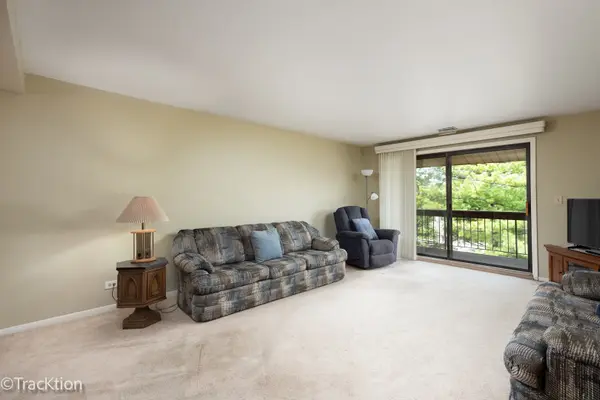 7525 Nantucket DR #405, Darien, IL 60561