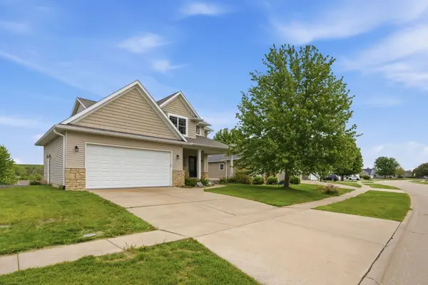 1101 Wild West DR, Leclaire, IA 52753