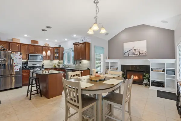 1101 Wild West DR, Leclaire, IA 52753
