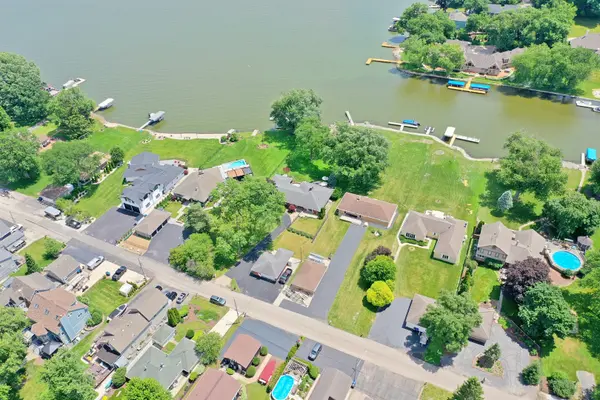 905 River Terrace DR, Johnsburg, IL 60051