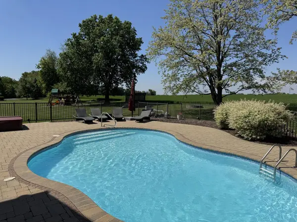 2307 Red Oak LN, Johnsburg, IL 60051