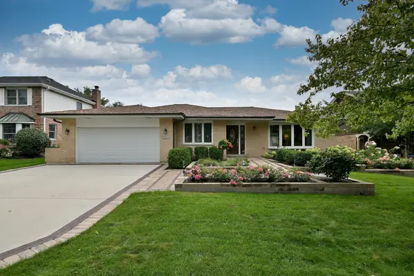 7821 DORCHESTER LN, Darien, IL 60561