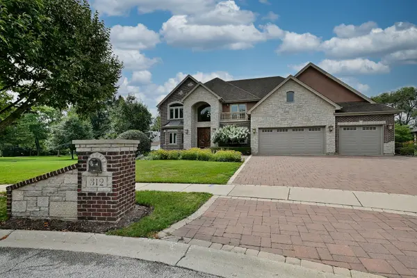 312 Felicia CT, Bloomingdale, IL 60108