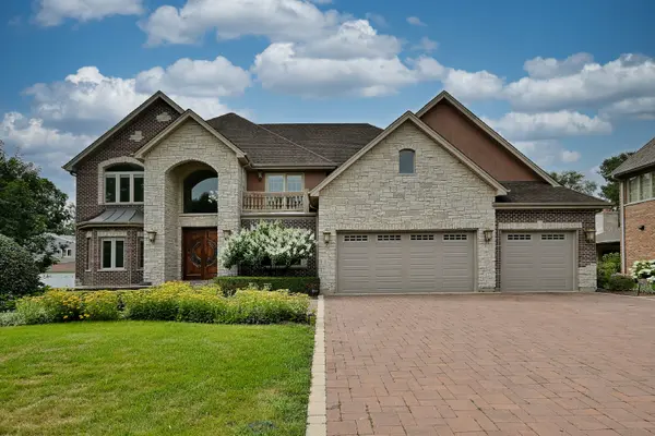 312 Felicia CT, Bloomingdale, IL 60108