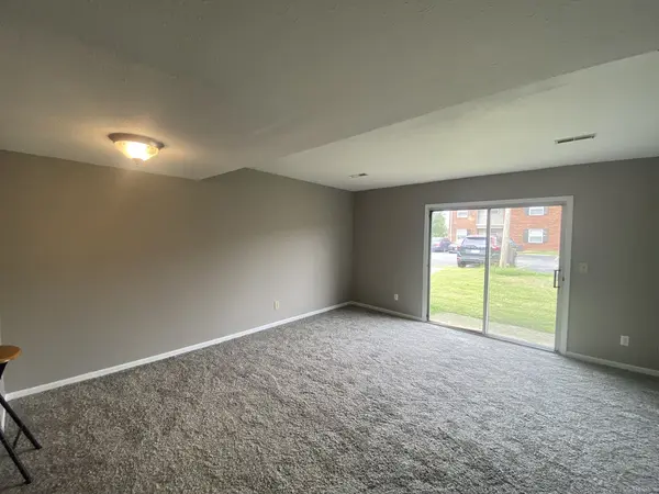 612 E Campus DR #B12, Carbondale, IL 62901