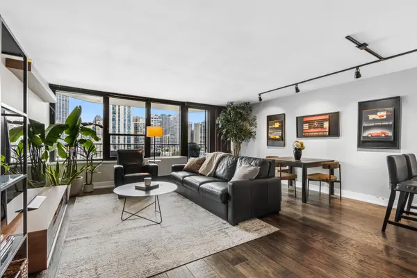 1560 N Sandburg TER #1010J, Chicago, IL 60610