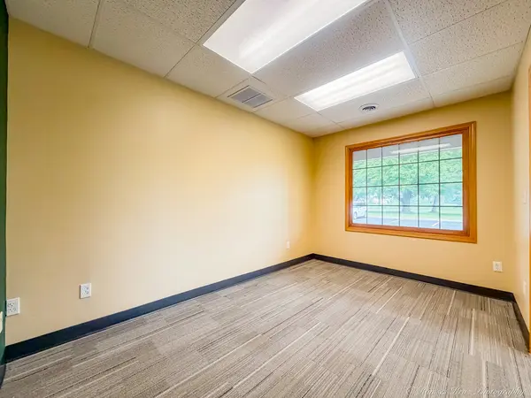 2 Hankes RD #A, Aurora, IL 60506