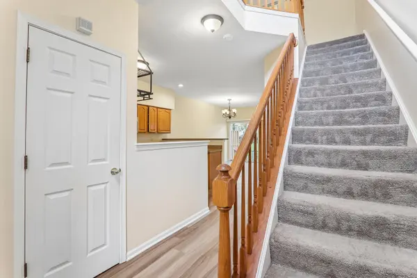 984 Parkhill CIR, Aurora, IL 60502