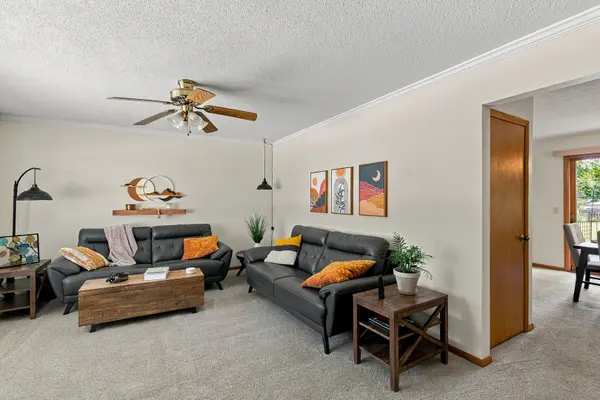 2115 W 38th PL, Davenport, IA 52806