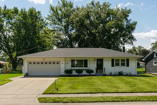 2115 W 38th PL, Davenport, IA 52806