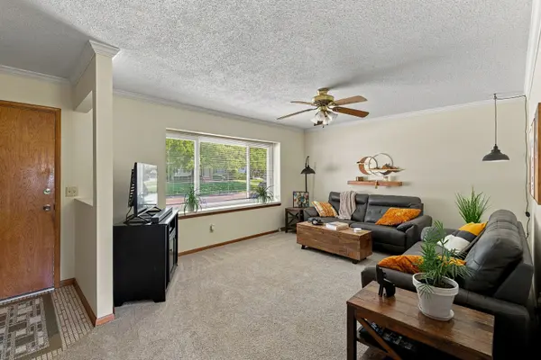 2115 W 38th PL, Davenport, IA 52806
