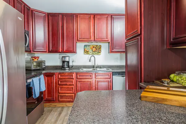 6282 Kit Carson DR #6282, Hanover Park, IL 60133