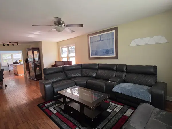 605 E Maple AVE, Mundelein, IL 60060